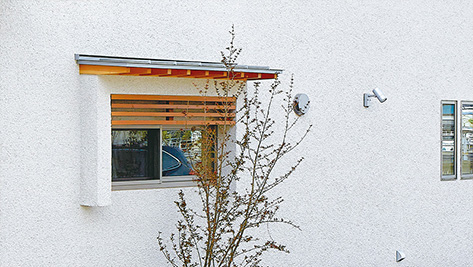 袖壁「サイドフィン」が風をつかまえる。