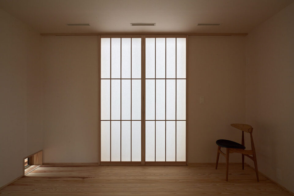エアコンがなく、すっきりした全館空調の家の写真
